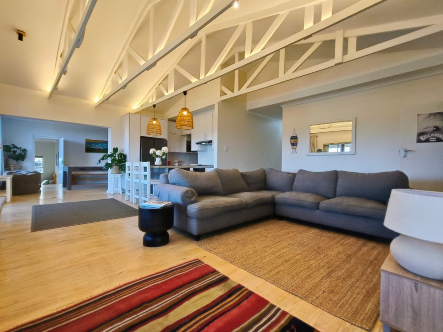 5 Bedroom Property for Sale in Wavecrest Eastern Cape